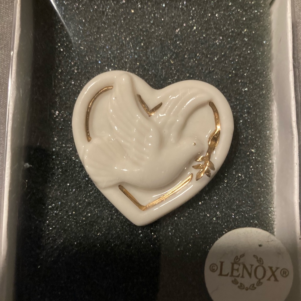 Lenox dove brooch/pin. - Picture 4 of 4